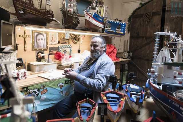 Il vecchio Michele: �Costruisco barche in miniatura in ricordo del mare perduto�